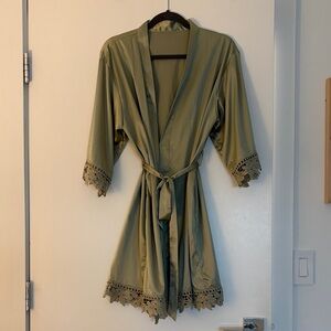 Elegant Green Lace Trim Robe